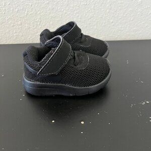 Nike Kids Tanjun Black Shoes Sneakers Size 2C Style 818383-001